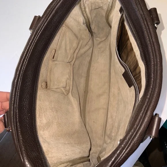 Used Gucci messenger bag, it’s authentic been in storage has mild normal wear